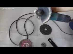 Как Открутить Диск На Болгарке Без Ключа